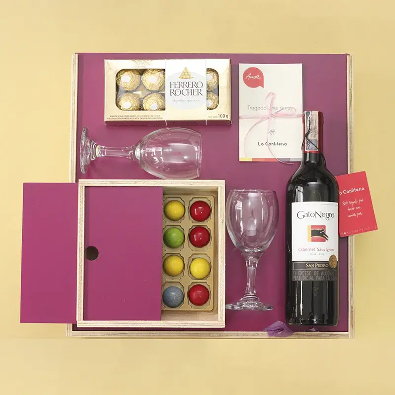 Caja con vino gato negro, chocolates y trufas